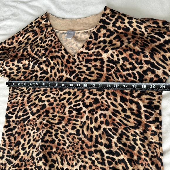 Chico’s Leopard Print Tunic Sweater Women’s Size 2 L V-Neck Long Sleeve - Picture 5 of 8